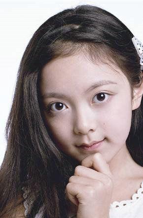 查家雯个人资料,才华横溢的年轻才女，多领域成就斐然