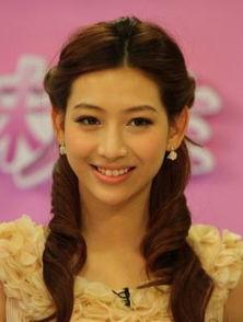 女主播当场换胸罩,现场观众惊呼不已！